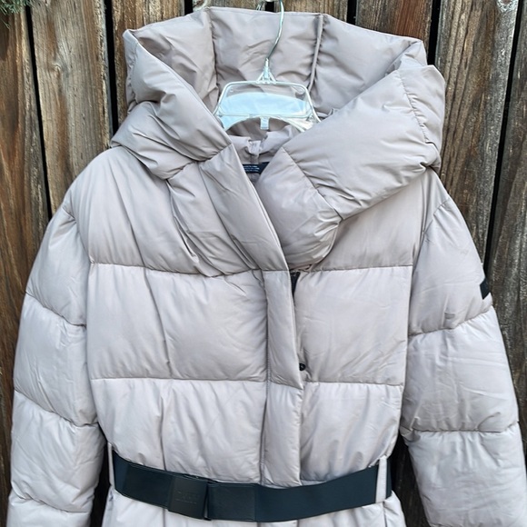 DKNY Puffer Coat Medium Tan Long Hood Belted Nwot Faux Down Winter M Khaki - Picture 2 of 8